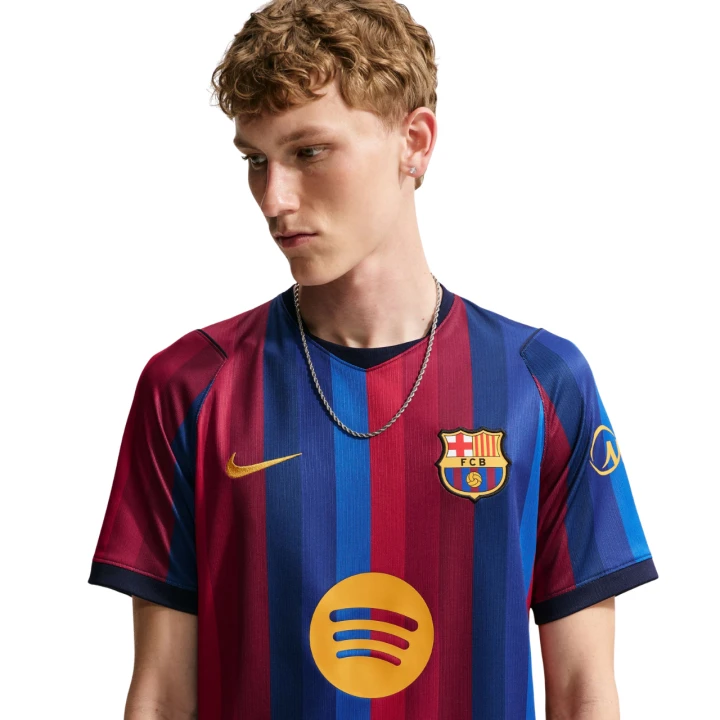 4-koszulka-meska-ii1872-683-nike-fc-barcelona-2026-27-stadium-home-niebiesko-czerwona.jpg
